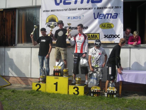 Víťazi kat. Elite: 1.m.Václav Kolář, 2.m.David Herka, 3.m.Peter Muziga