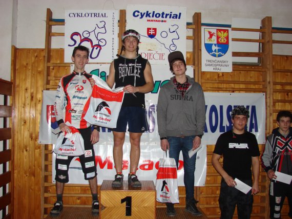 Víťazi kat. Elite: 1.m. J.Kočiš, 2.m. P.Muziga, 3.m. D.Herka, 4.m. L.Roth, 5.m. T.Kalus