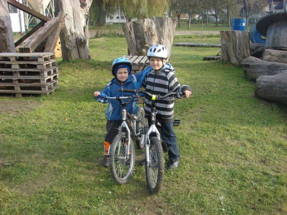 Ďalšie cyklotrialové nádeje na tréningu v Záriečí: Samko Juršták, Andrejko Galovič